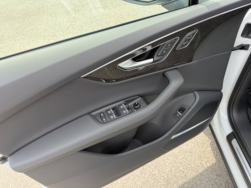 New 2026 Audi Q7 3.0T Premium Plus AWD/4WD image 32