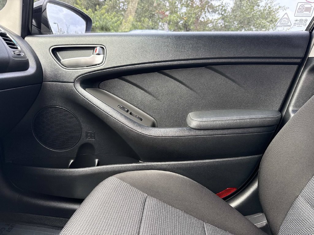 Used 2017 Kia Forte LX FWD image 25