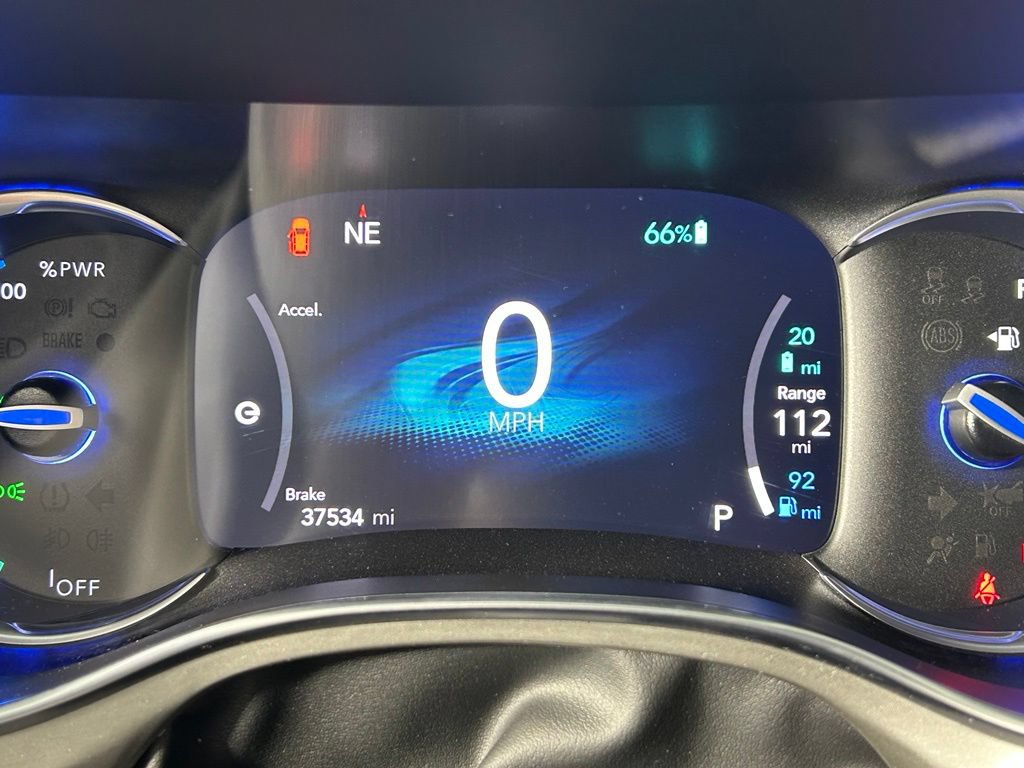 Used 2023 Chrysler Pacifica Limited w/ Uconnect Theater Family Group FWD image 27