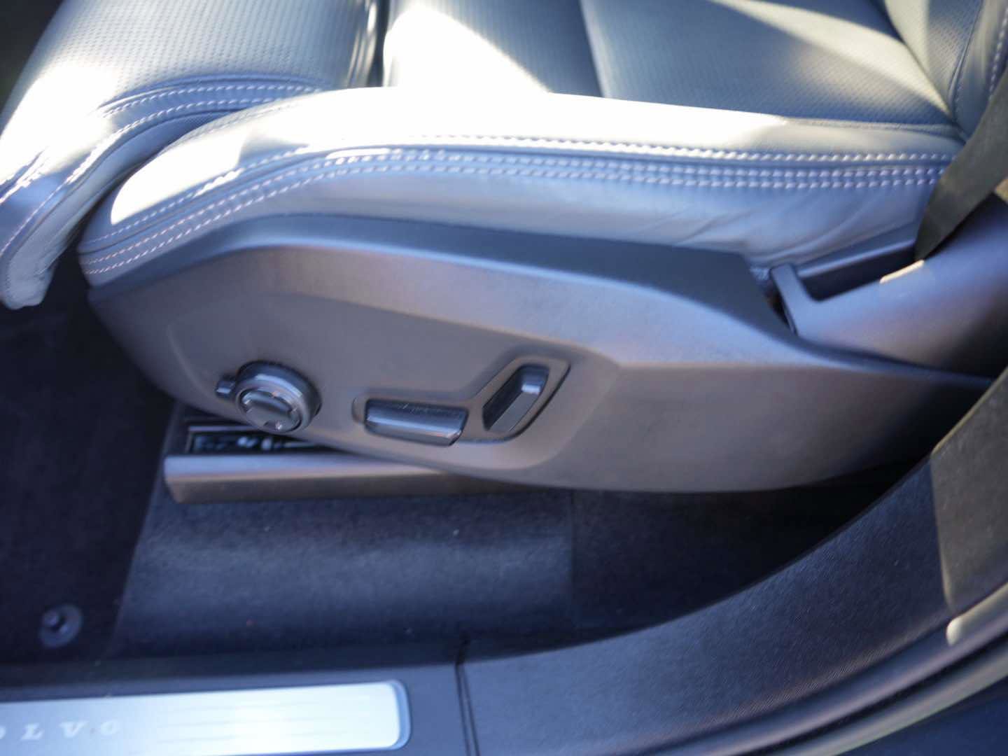 Used 2023 Volvo XC90 B6 Ultimate w/ Protection Package Premier AWD/4WD image 18