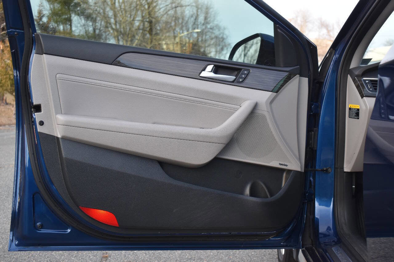 Used 2015 Hyundai Sonata Limited w/ Option Group 06 image 8