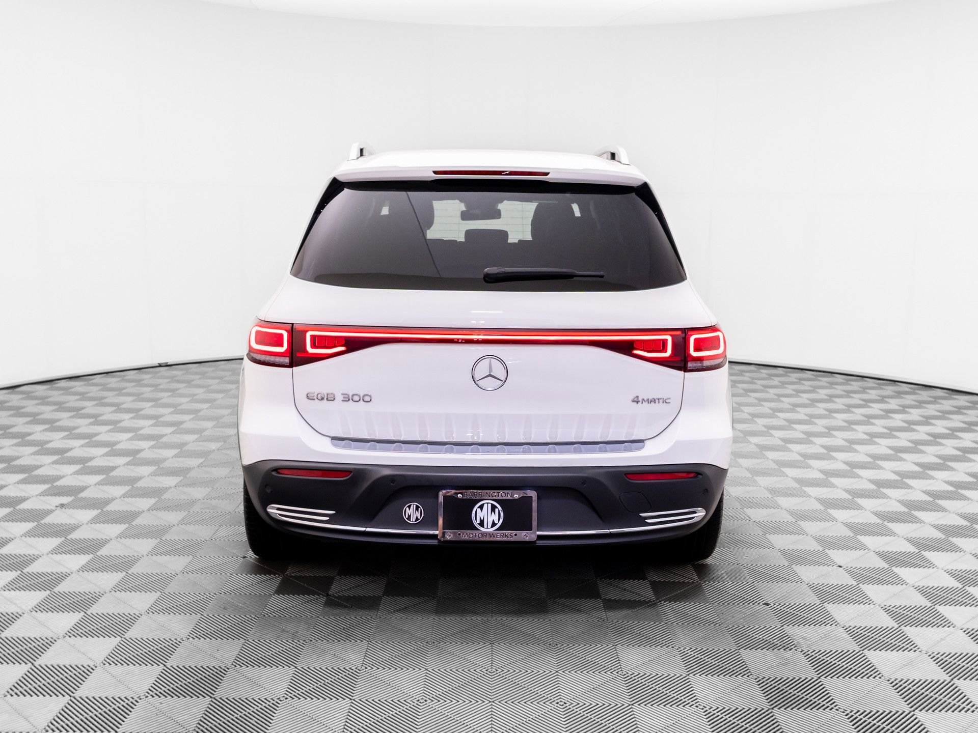 Used 2023 Mercedes-Benz EQB 300 4MATIC image 4