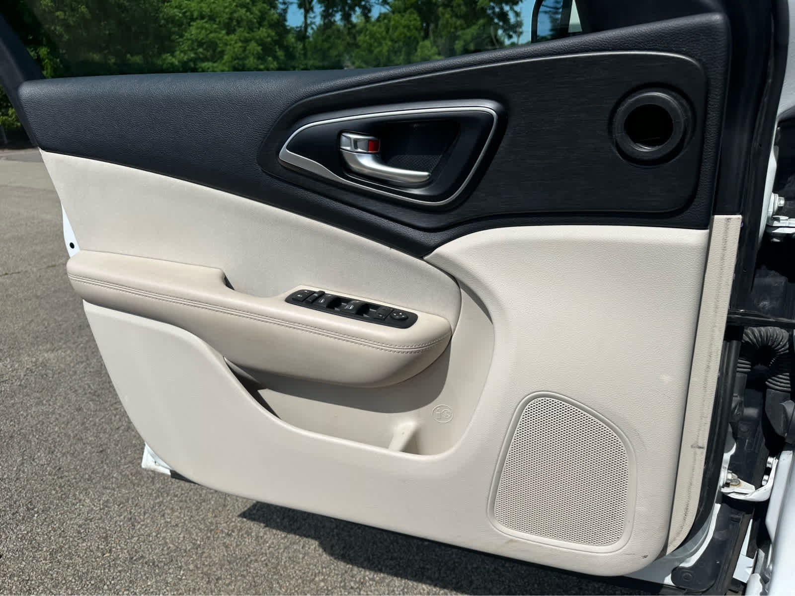 Used 2016 Chrysler 200 Limited FWD image 17
