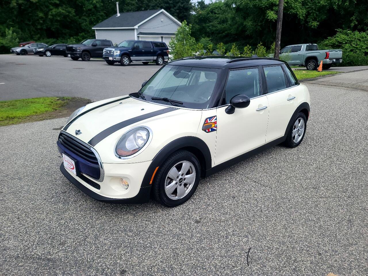 Used 2016 MINI Cooper 4-Door Hardtop image 3