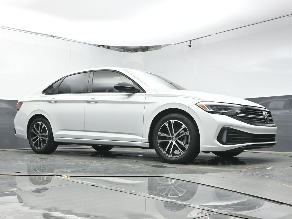 Used 2023 Volkswagen Jetta Sport image 37