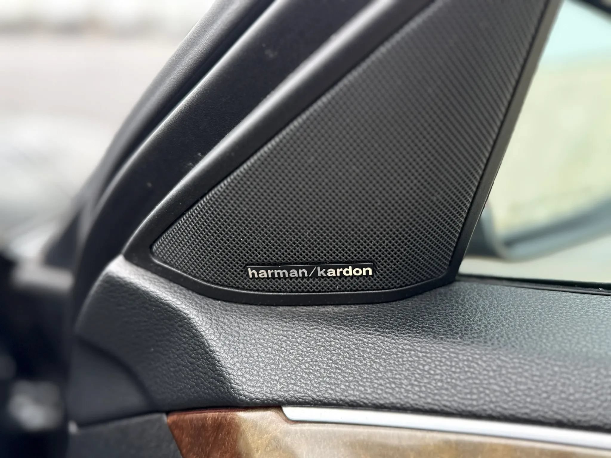 Used 2011 Mercedes-Benz E 550 Sedan image 32