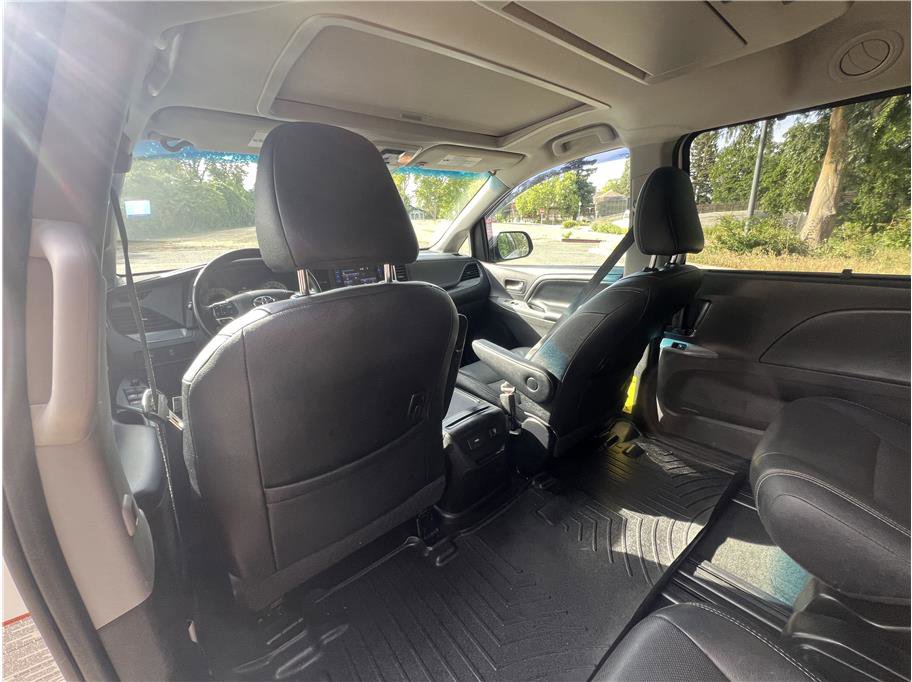 Used 2015 Toyota Sienna SE Premium FWD image 13