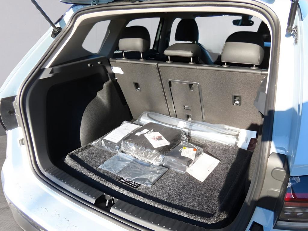 New 2025 Volkswagen Taos SE image 19
