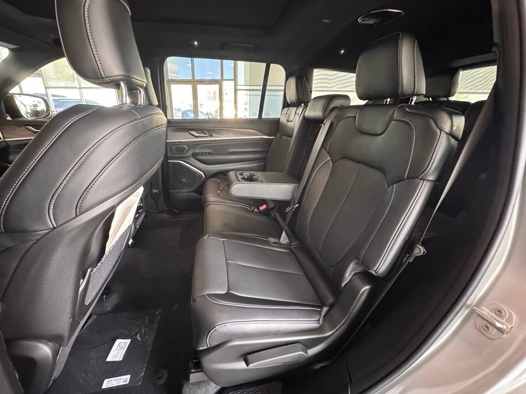 New 2026 Jeep Grand Cherokee L Limited AWD/4WD image 16