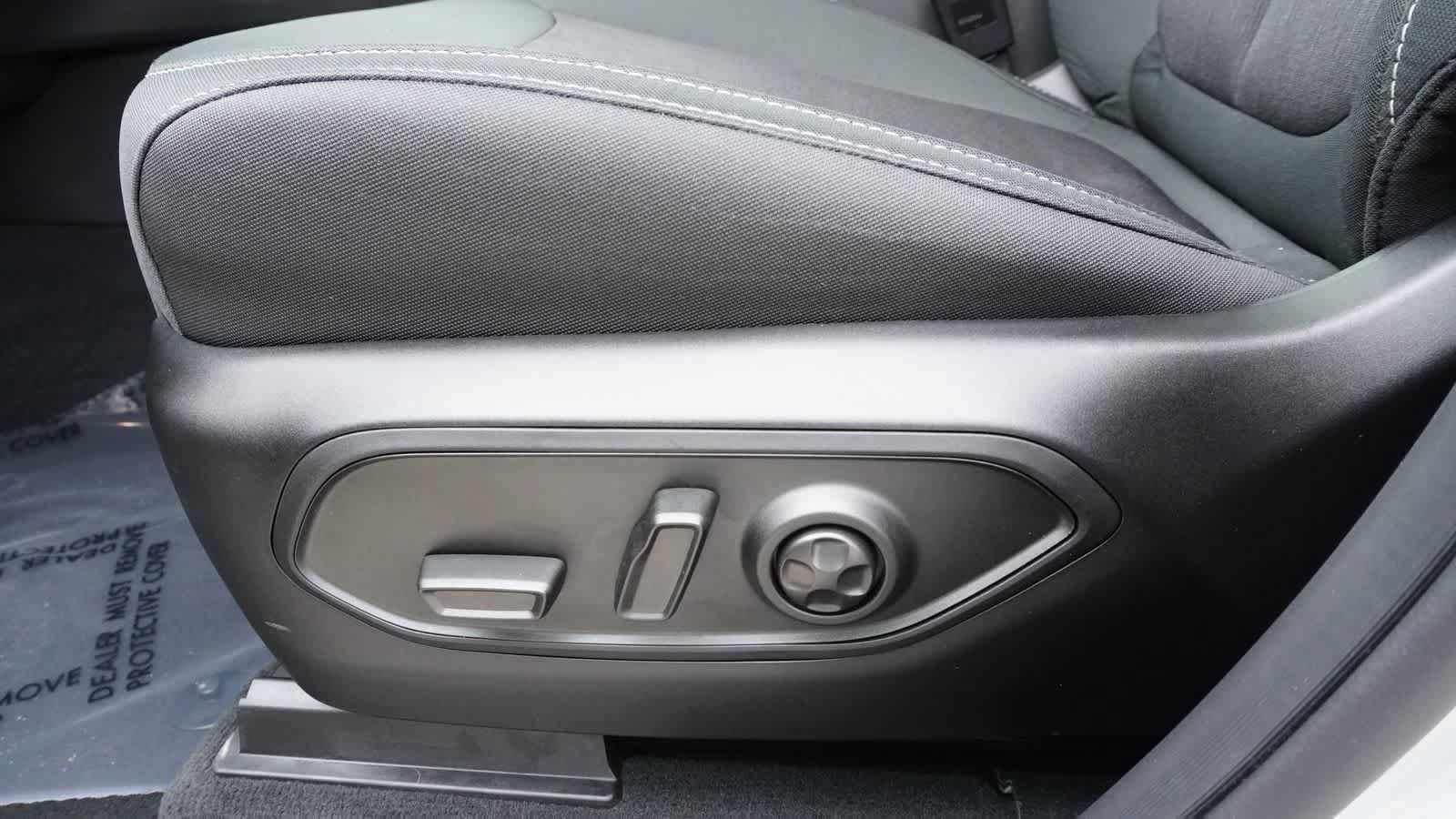 Used 2025 Jeep Grand Cherokee L Laredo w/ Luxury Tech Group I AWD/4WD image 15