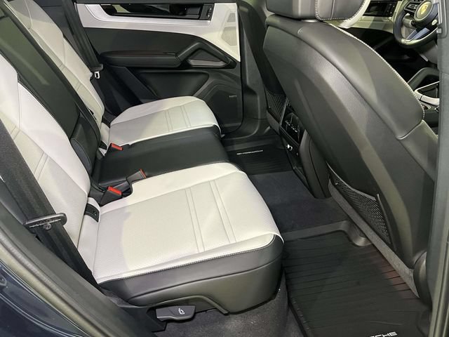 New 2026 Porsche Cayenne AWD/4WD image 23