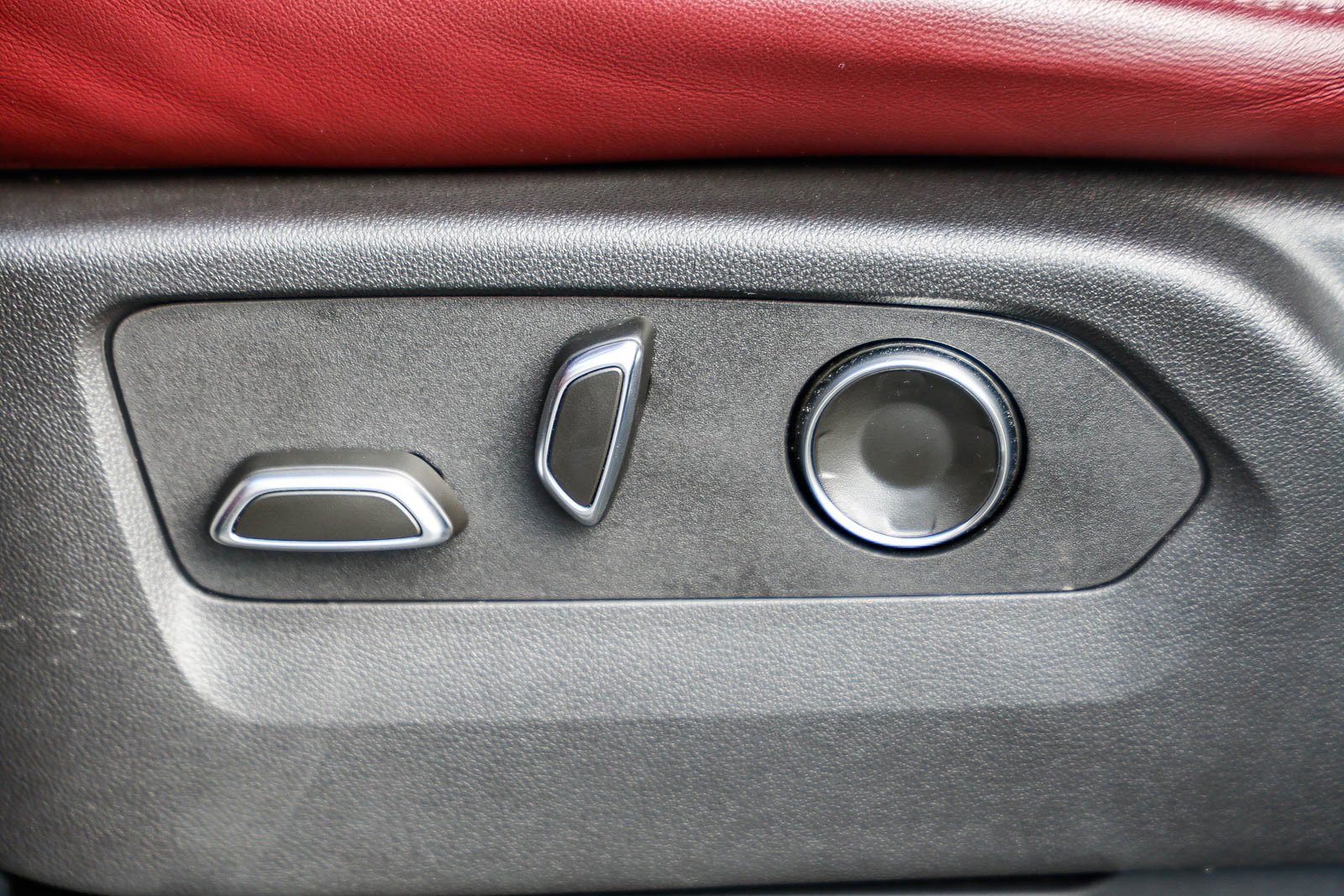 Used 2025 Cadillac Escalade Sport w/ Touring Package image 22