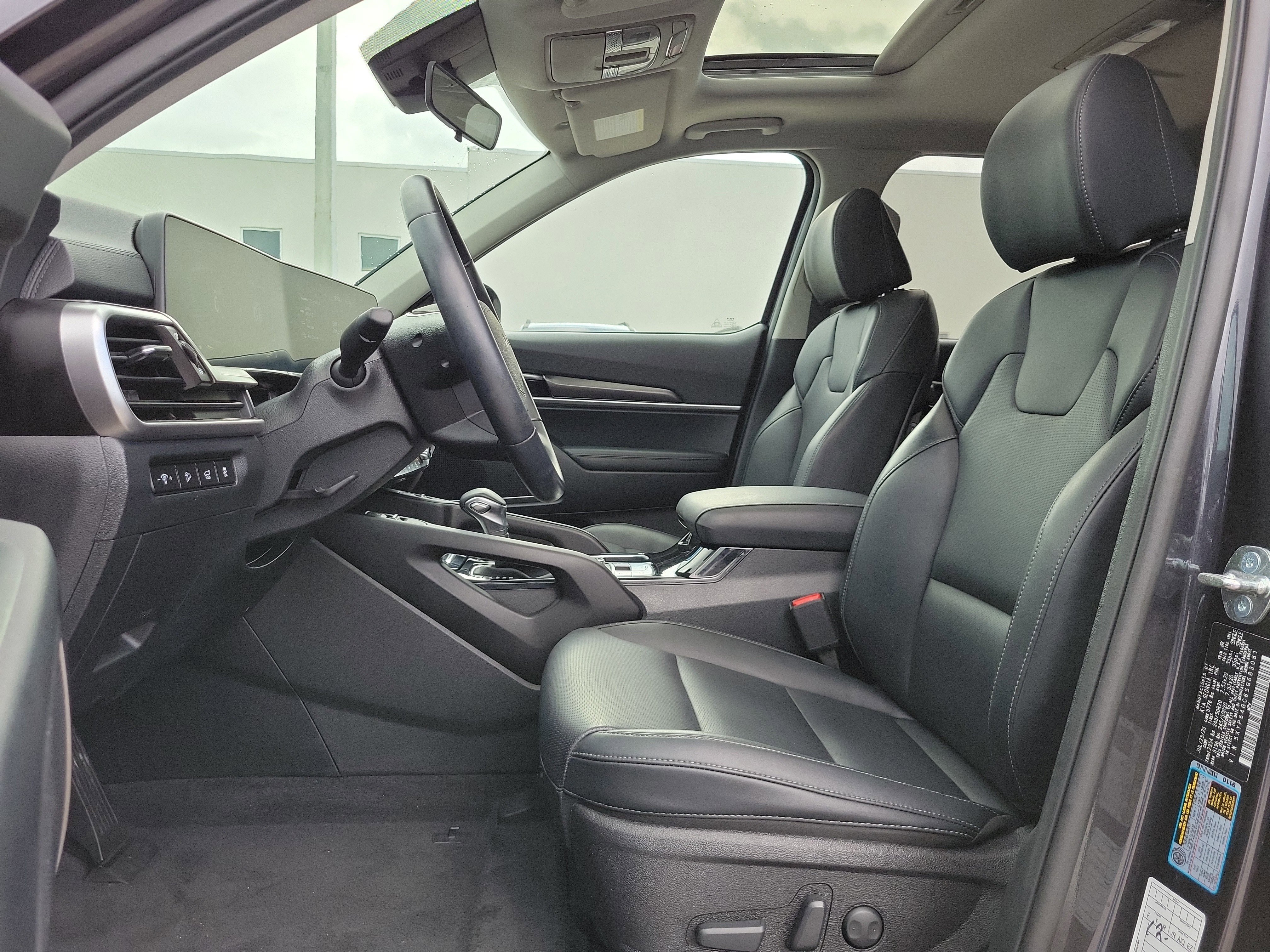 Used 2025 Kia Telluride S FWD image 12