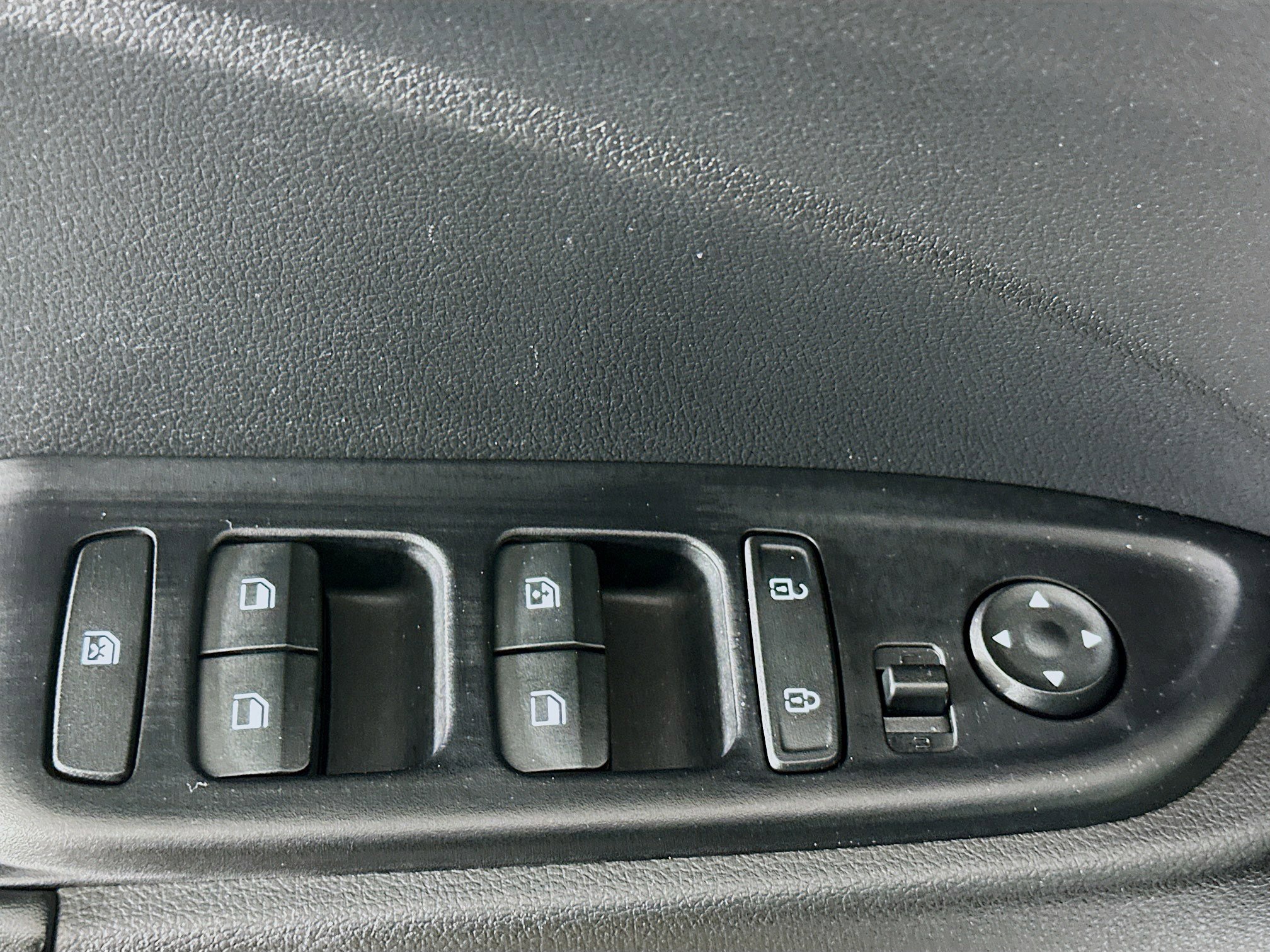 Used 2025 Hyundai Venue Limited image 15