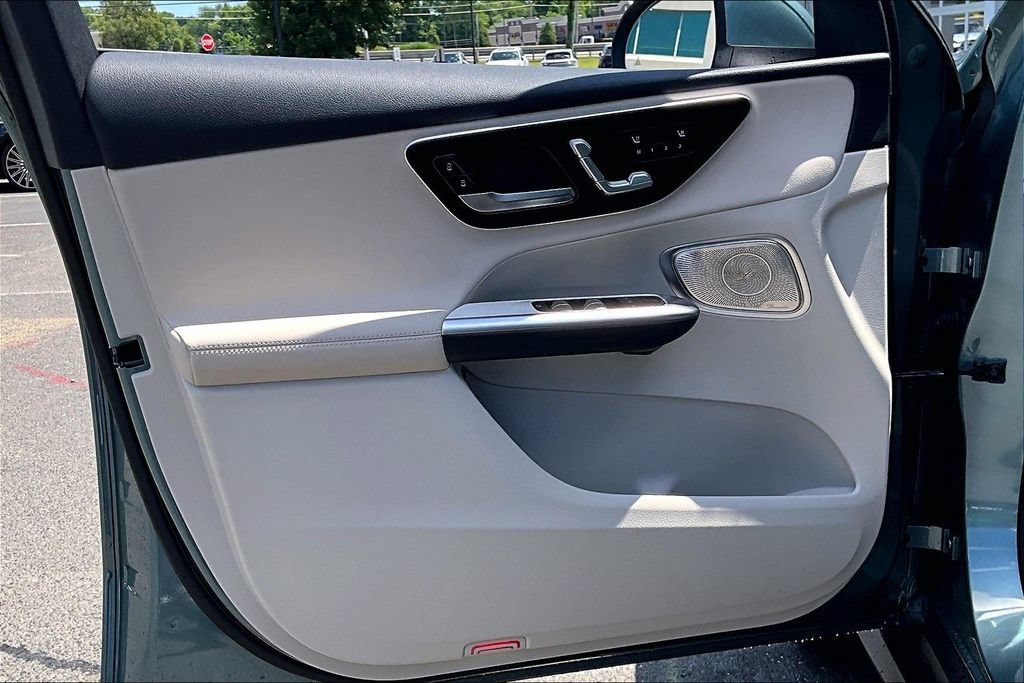 Used 2025 Mercedes-Benz GLC 300 4MATIC image 18