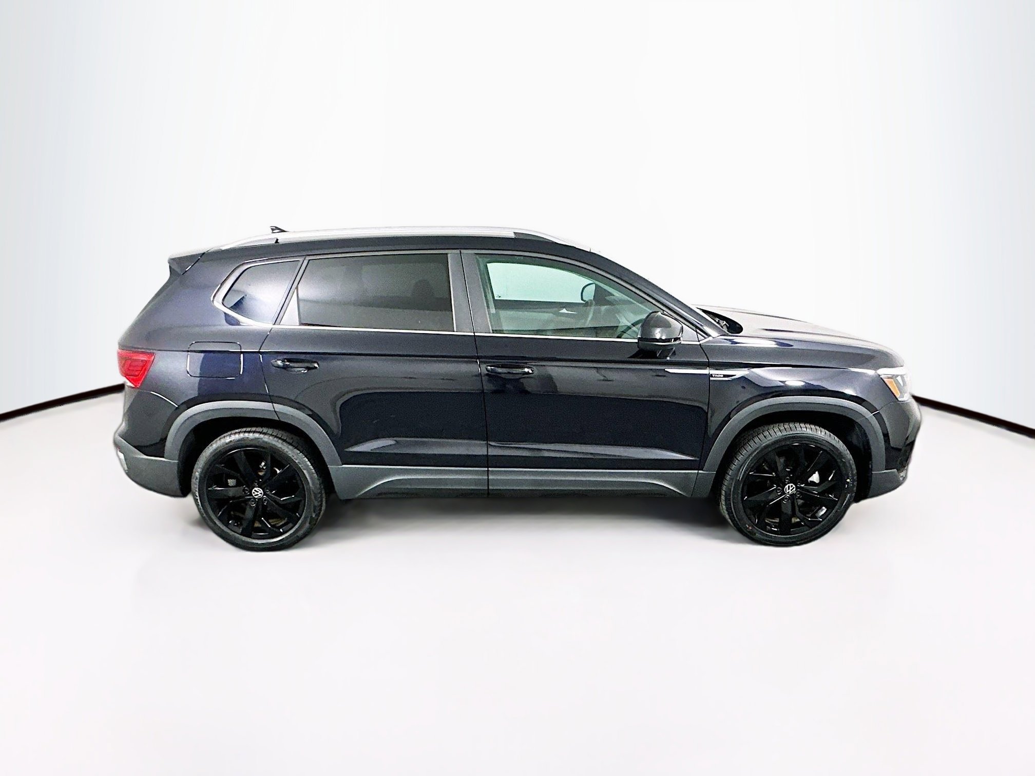 Used 2023 Volkswagen Taos SE w/ Black Wheel Package FWD image 10