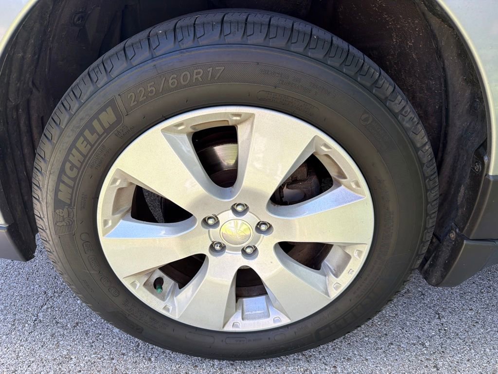 Used 2010 Subaru Outback 2.5i Premium AWD/4WD image 20