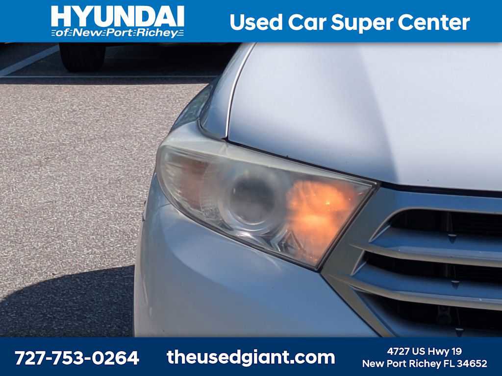 Used 2011 Toyota Highlander SE w/ Tow Pkg FWD image 9