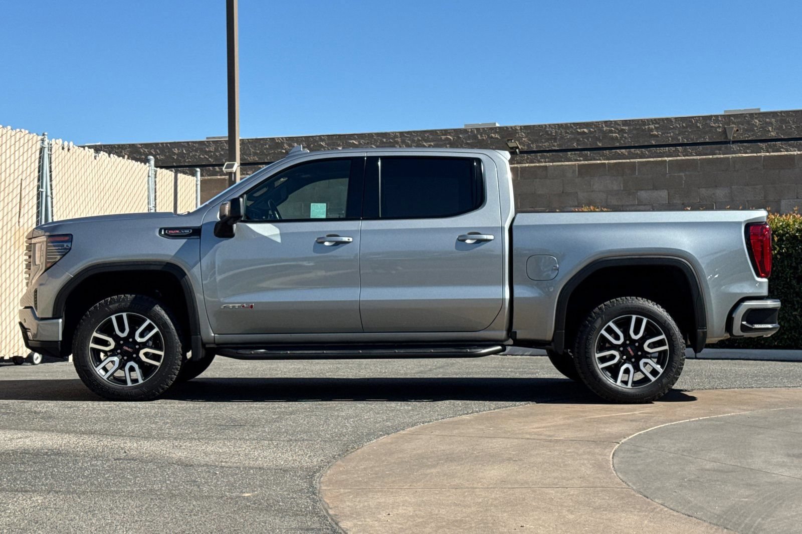 Certified 2023 GMC Sierra 1500 AT4 w/ AT4 Premium Package AWD/4WD image 7