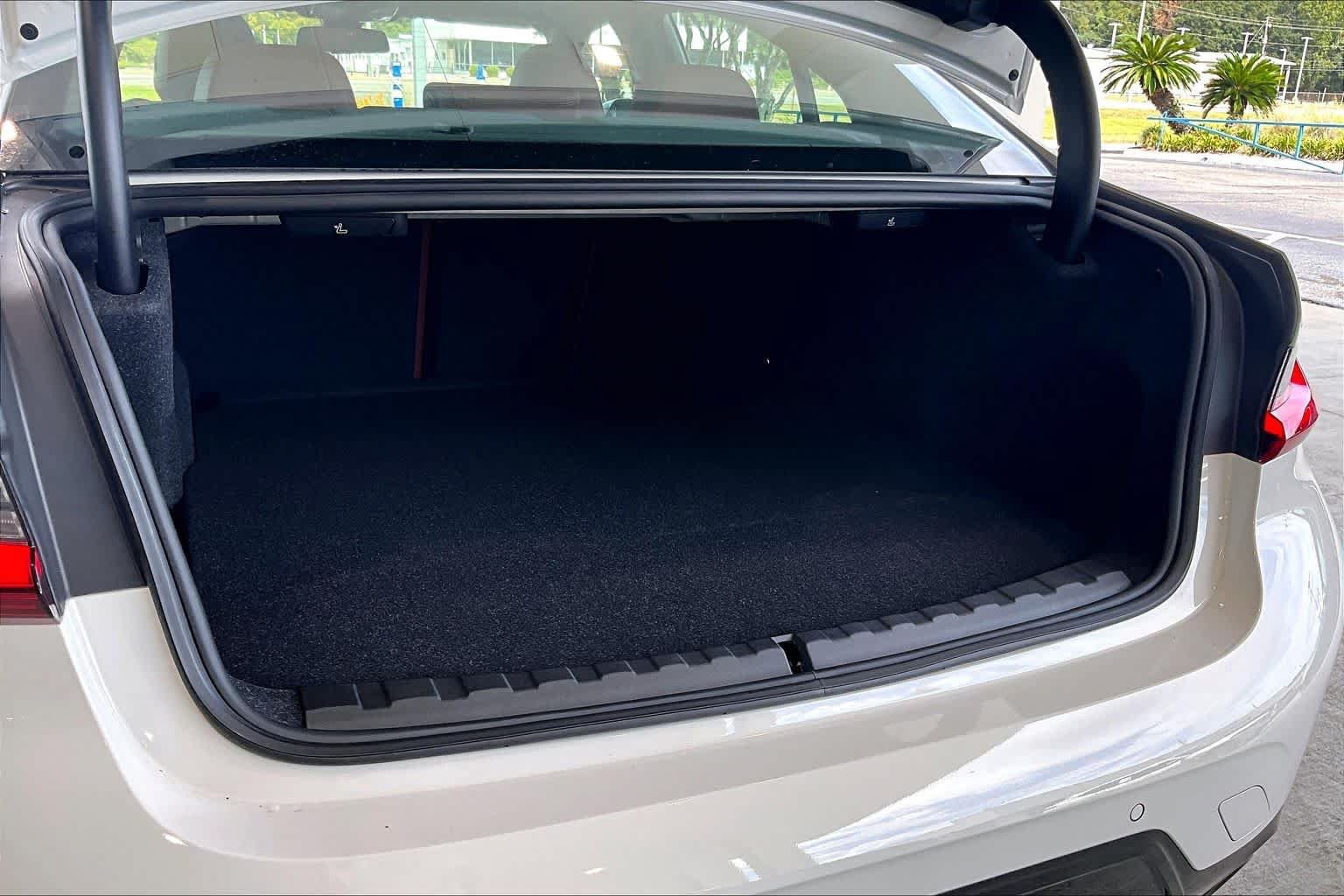 New 2026 BMW 330i Sedan w/ M Sport Package RWD image 18