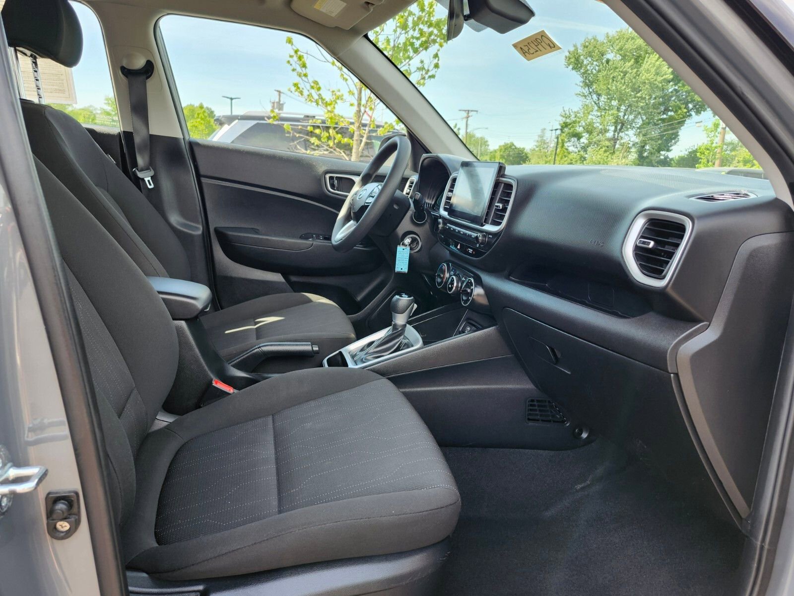 Used 2023 Hyundai Venue SE FWD image 11