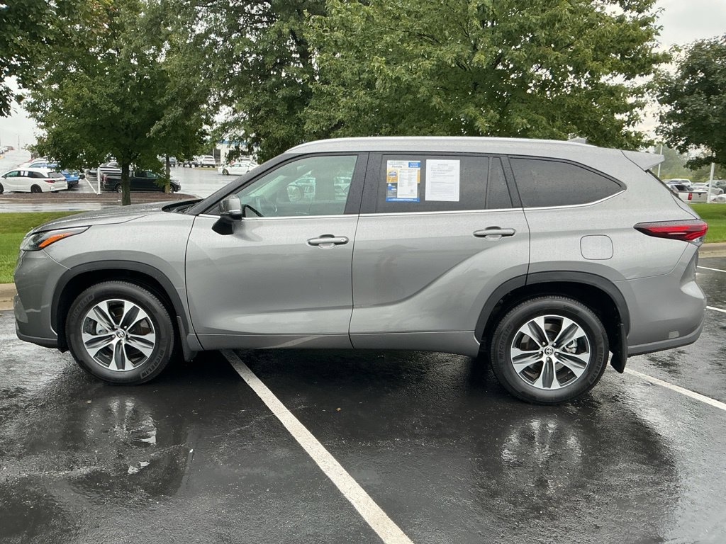 Used 2026 Toyota Highlander XLE AWD/4WD image 9