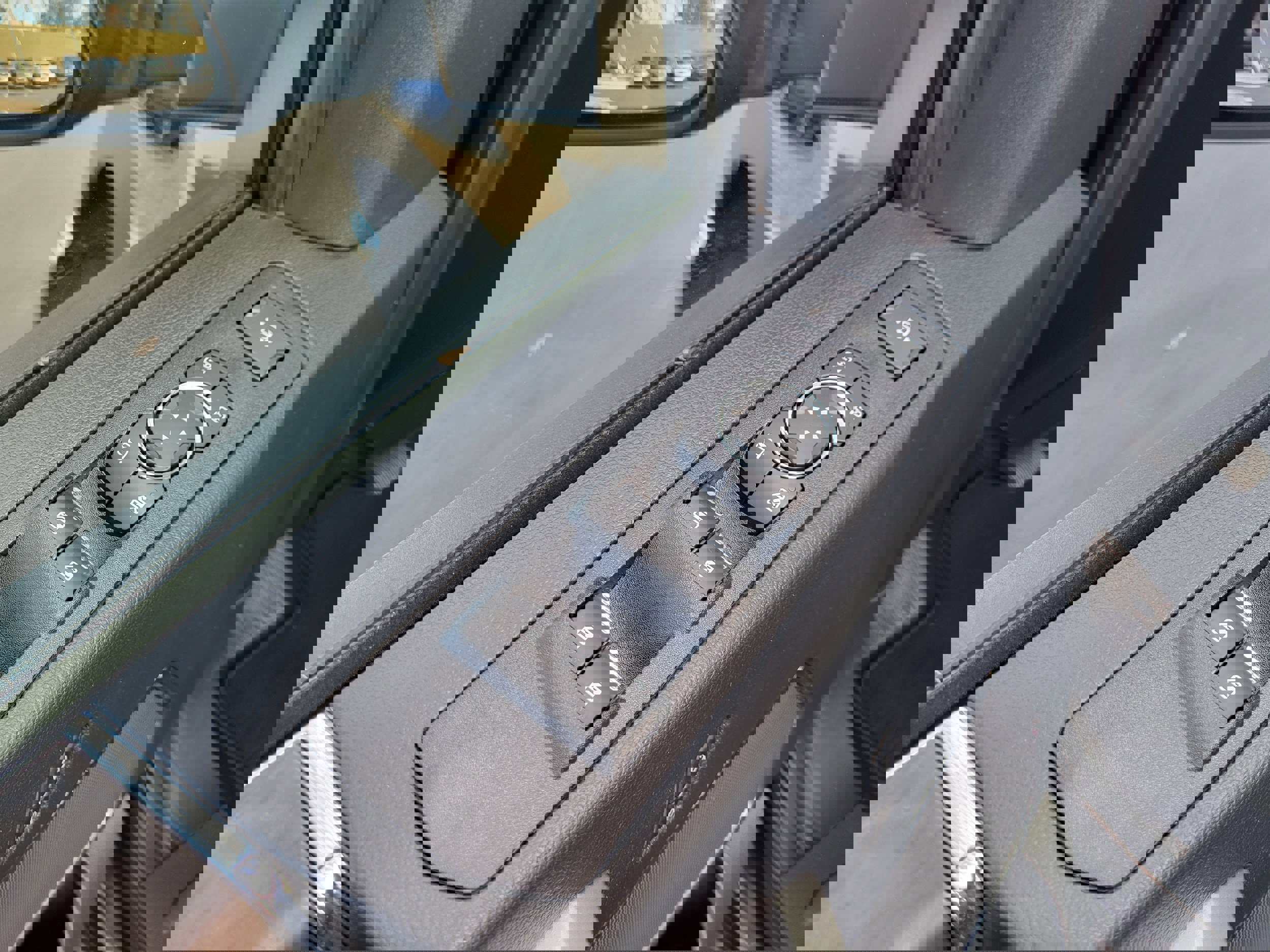 Used 2022 Ford F350 Lariat image 27