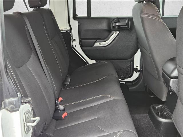 Used 2017 Jeep Wrangler Unlimited Sahara image 13