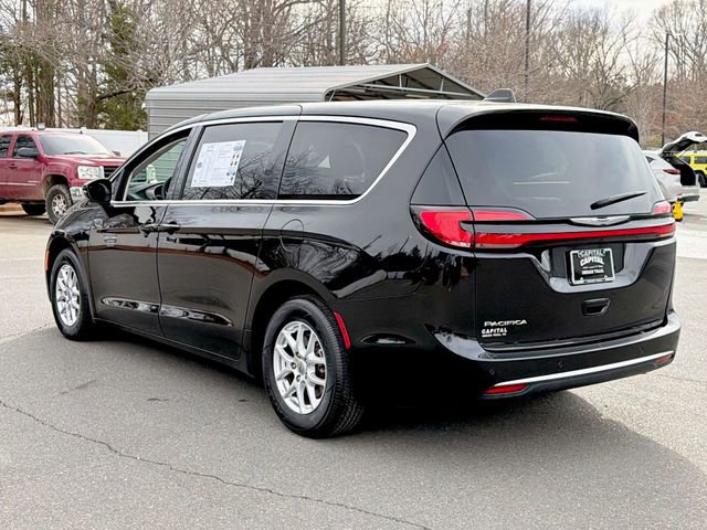 Used 2024 Chrysler Pacifica Touring-L image 11