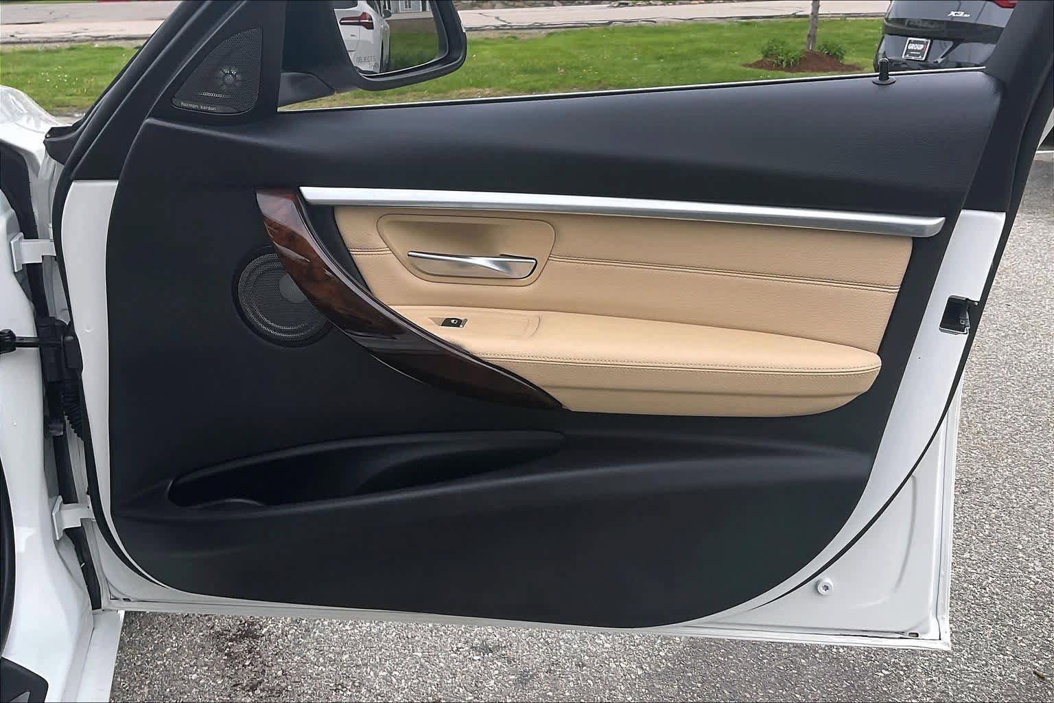 Used 2018 BMW 330e w/ Premium Package RWD image 22