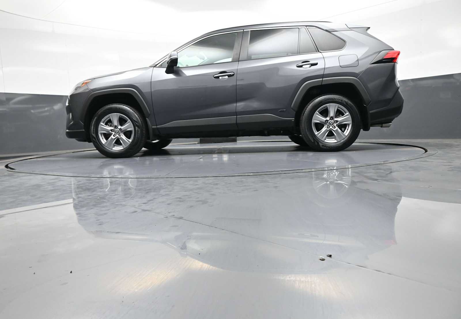 Used 2023 Toyota RAV4 LE AWD/4WD image 33