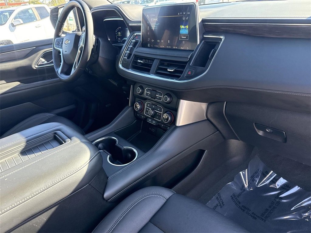 Used 2024 Chevrolet Suburban LT image 27
