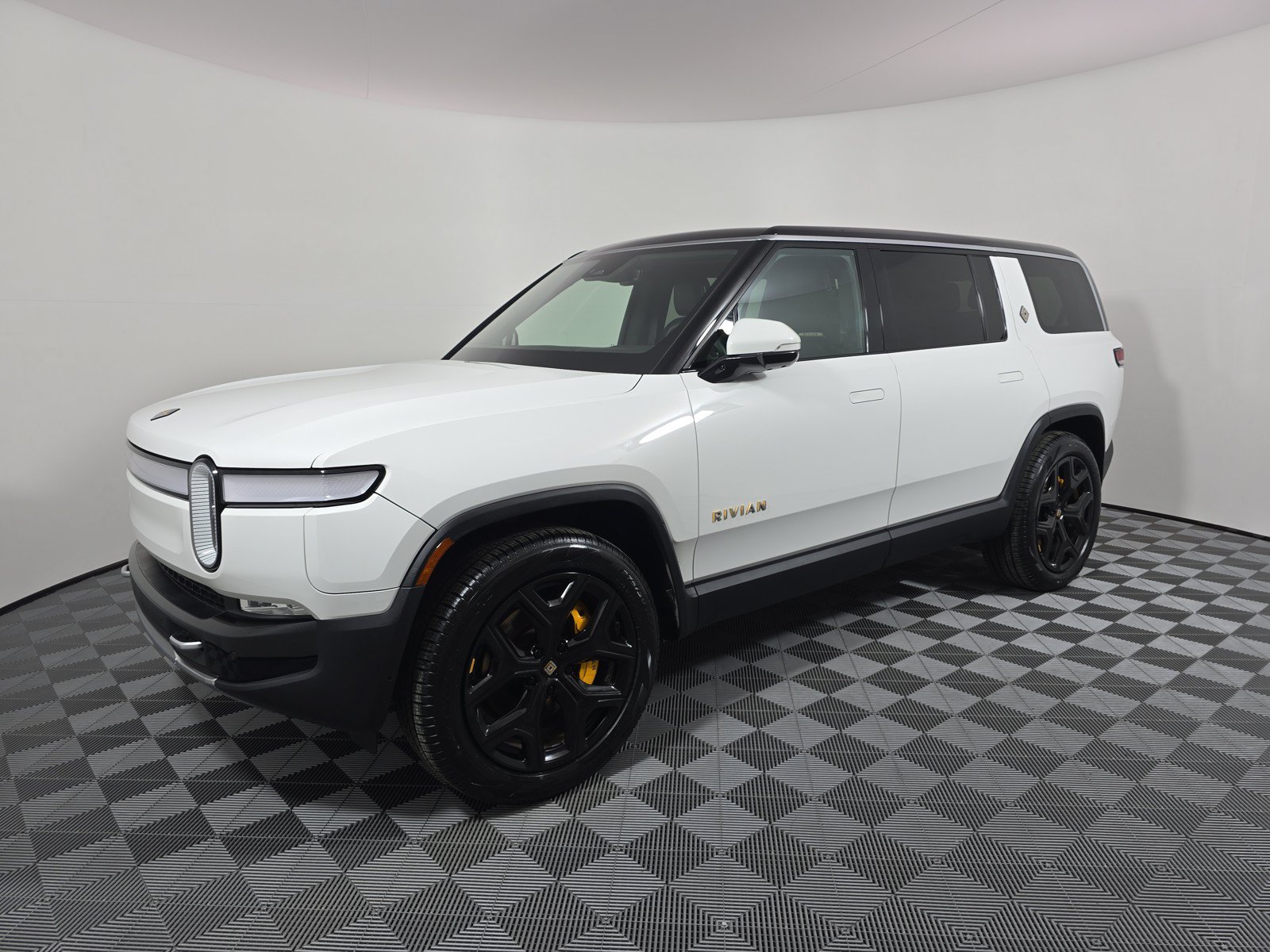 Used 2023 Rivian R1S Adventure AWD/4WD image 1