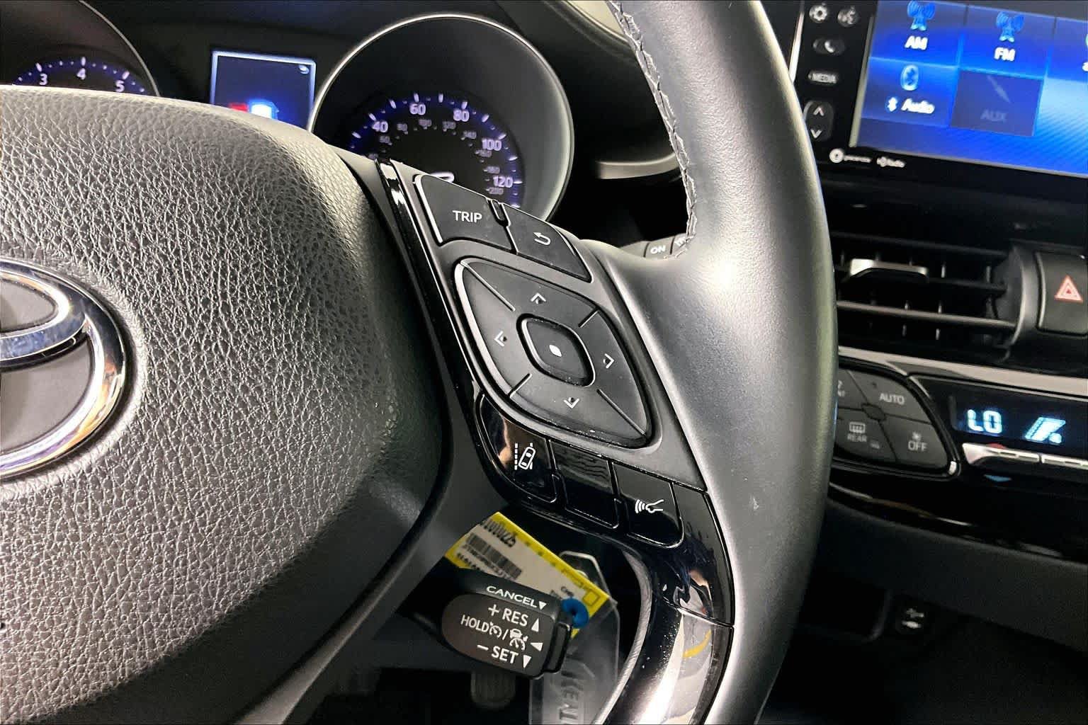 Used 2018 Toyota C-HR XLE FWD image 23