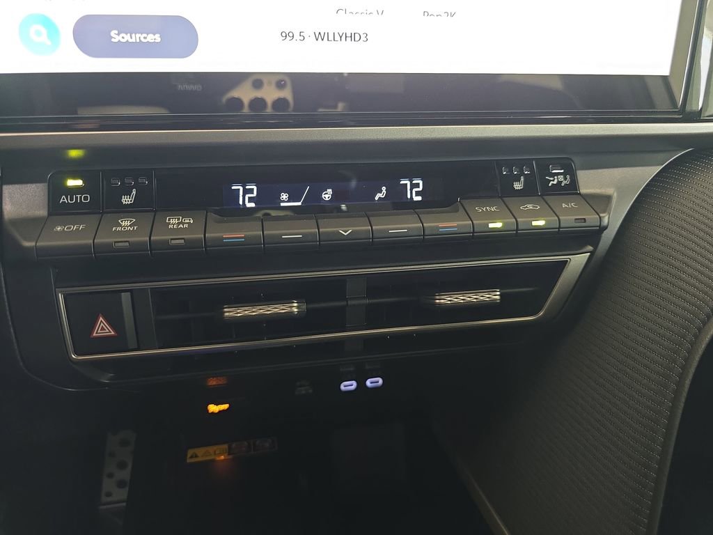 Used 2026 Toyota Camry SE image 24