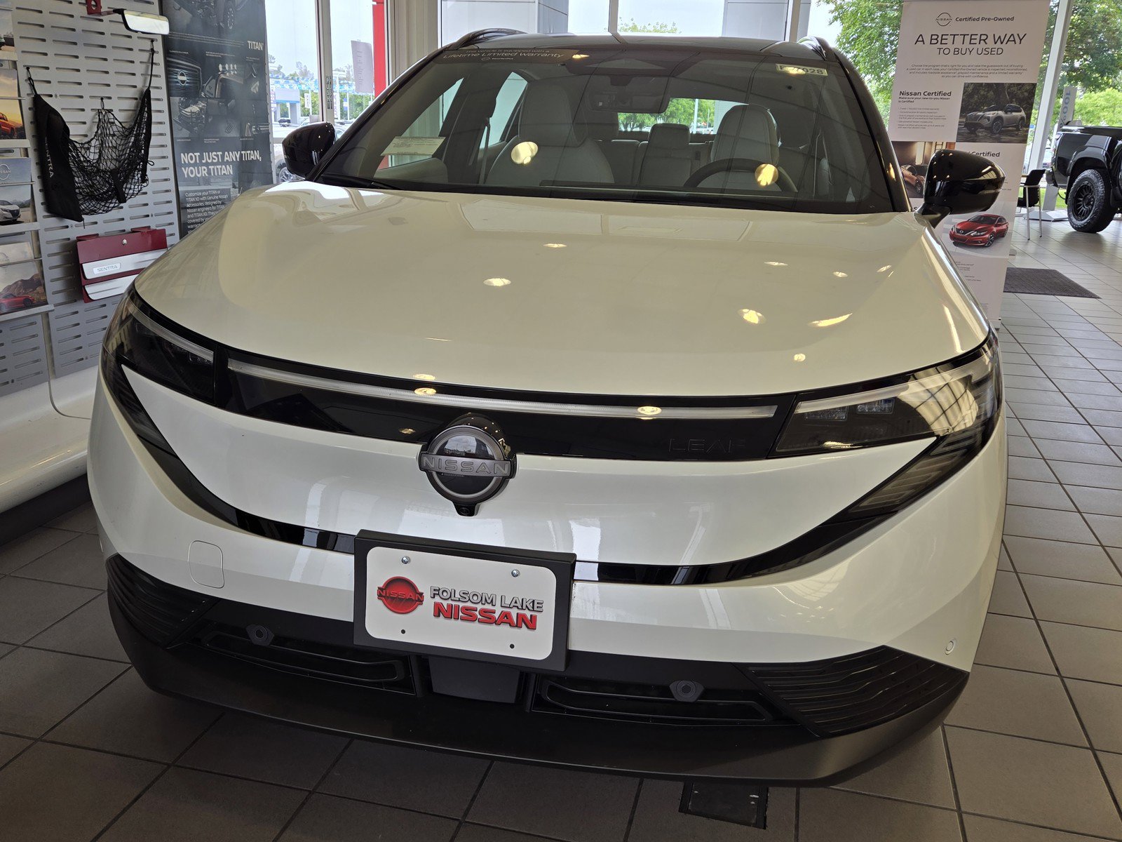 New 2026 Nissan Leaf Platinum+ w/ Cargo Package (Platinum+) FWD image 2