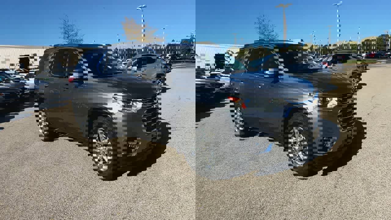 Used 2020 Chevrolet Traverse LT image 2