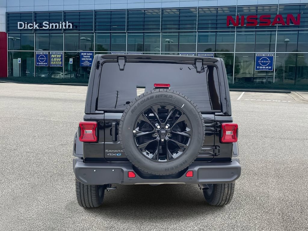 Used 2025 Jeep Wrangler Unlimited Sahara w/ Safety Group image 5