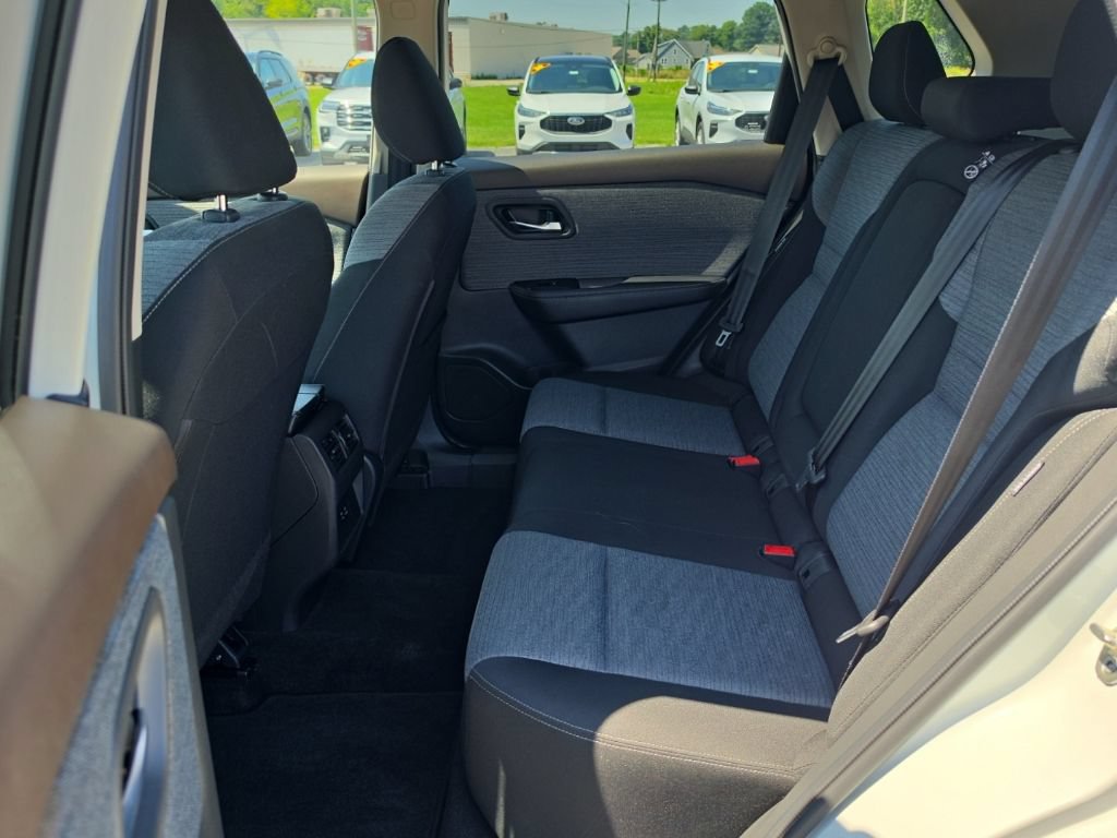 Used 2023 Nissan Rogue SV AWD/4WD image 19
