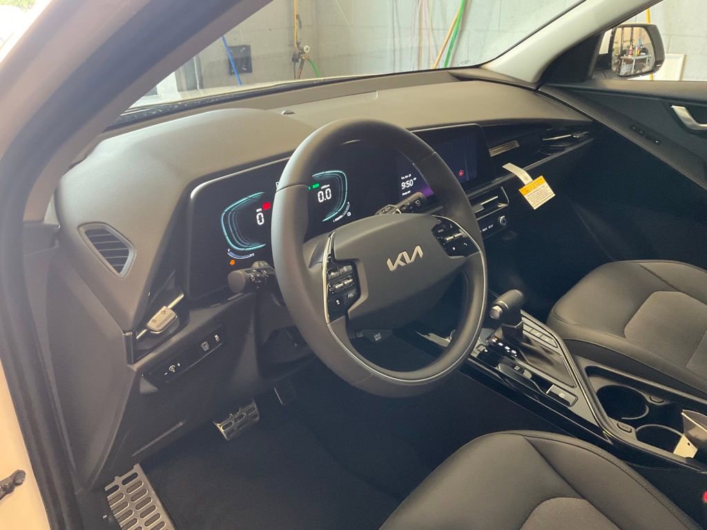 Certified 2025 Kia Niro EX Touring image 12