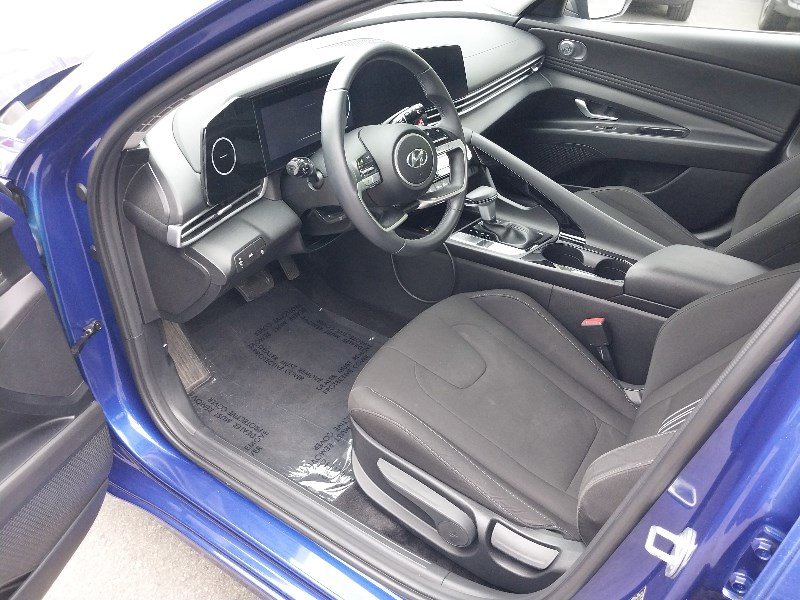Used 2023 Hyundai Elantra SEL w/ Convenience Package FWD image 9