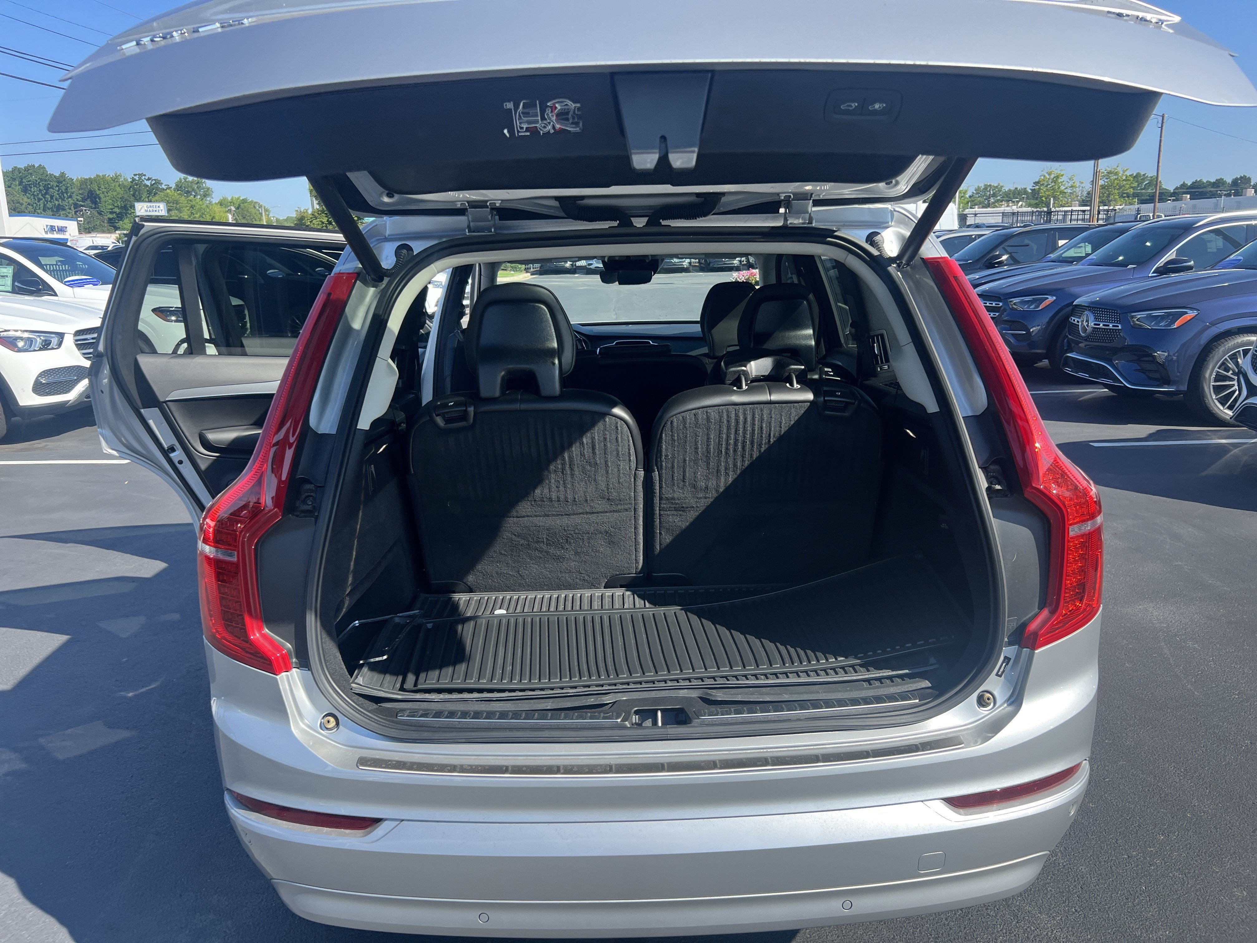 Used 2022 Volvo XC90 T5 Momentum w/ Climate Package FWD image 34