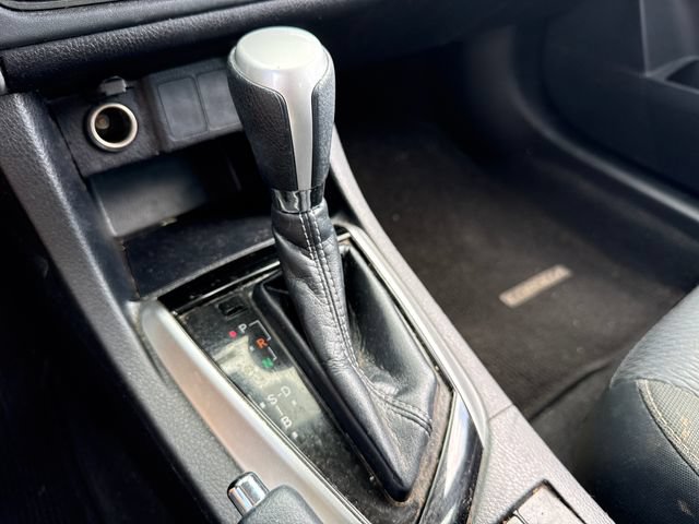 Used 2018 Toyota Corolla LE w/ Carpet Mat Package (TMS) FWD image 30