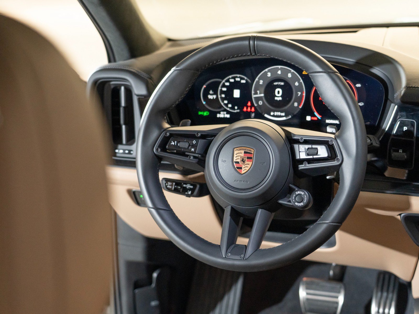 Used 2025 Porsche Cayenne GTS AWD/4WD image 26