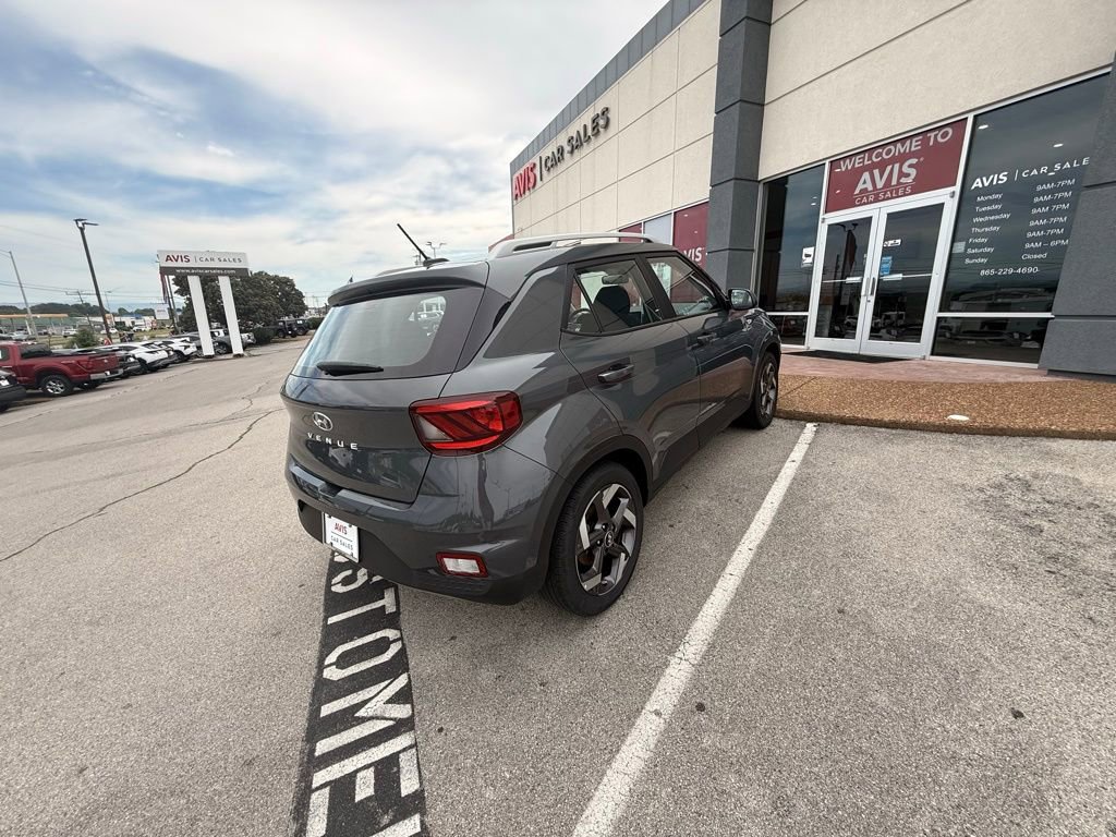 Used 2025 Hyundai Venue SEL FWD image 4