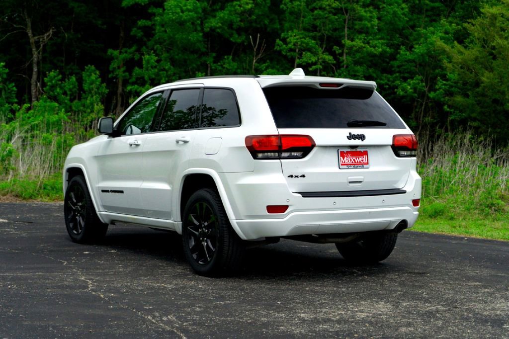 Used 2018 Jeep Grand Cherokee Altitude AWD/4WD image 8