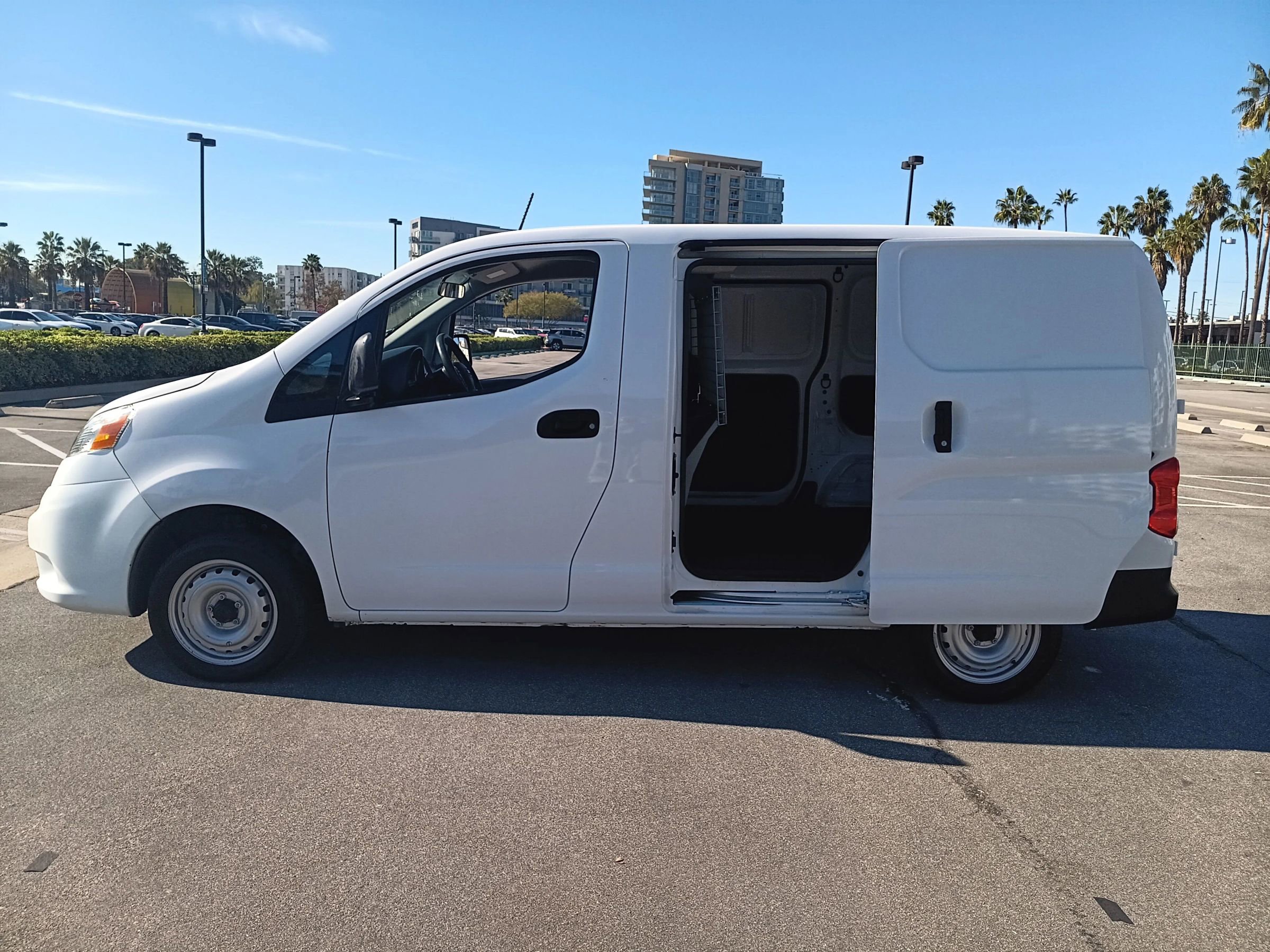 Used 2021 Nissan NV200 S w/ Back Door Glass Package image 7
