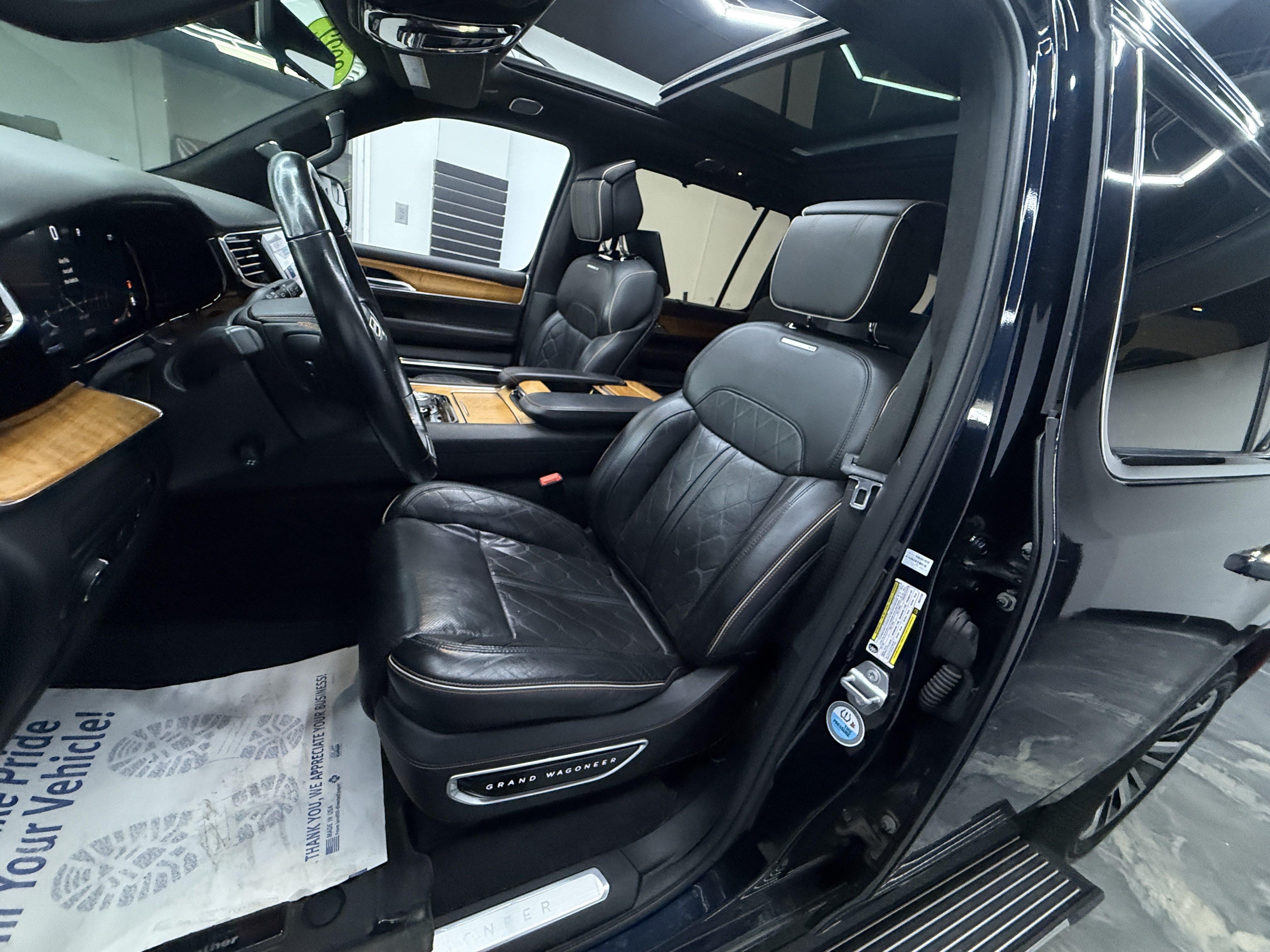 Used 2022 Jeep Grand Wagoneer Series III w/ Rear-Seat Entertainment Group AWD/4WD image 8