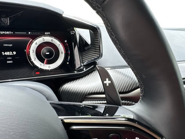 Used 2025 Aston Martin V8 Vantage Coupe RWD image 19