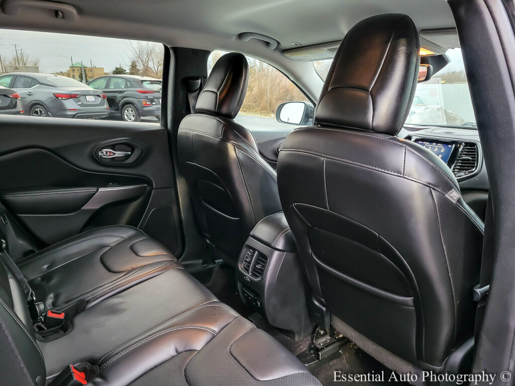 Used 2019 Jeep Cherokee Limited image 30